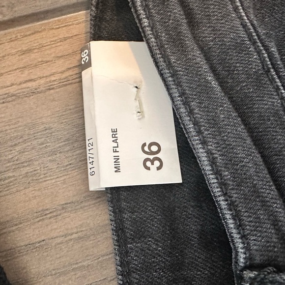 Zara HighRise Flare stretch jeans - Picture 3 of 7